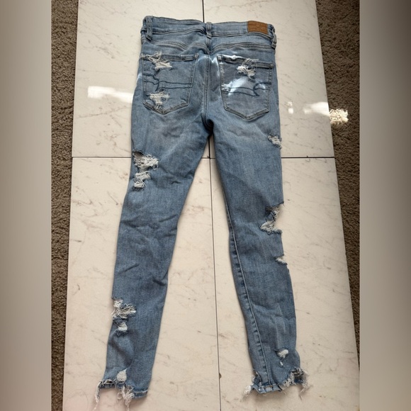 AMERICAN EAGLE Light wash ripped high rise cropped jeggings; size 2 Short - Picture 5 of 6